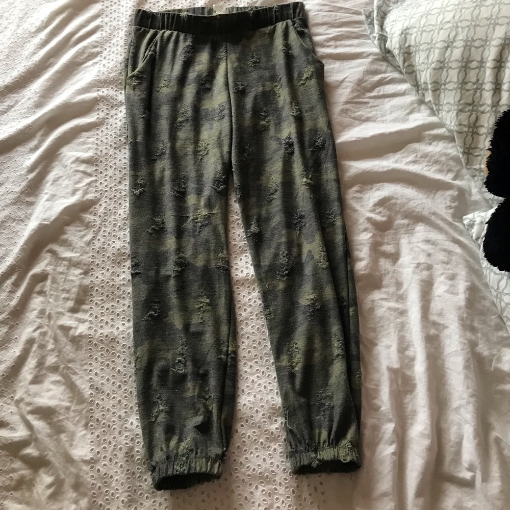 LIKE NEW Distressed Camo Joggers